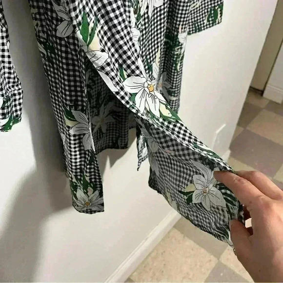 SOLITAIRE BY RAVI KHOSLA Floral Plaid Top | size large - Picture 4 of 5